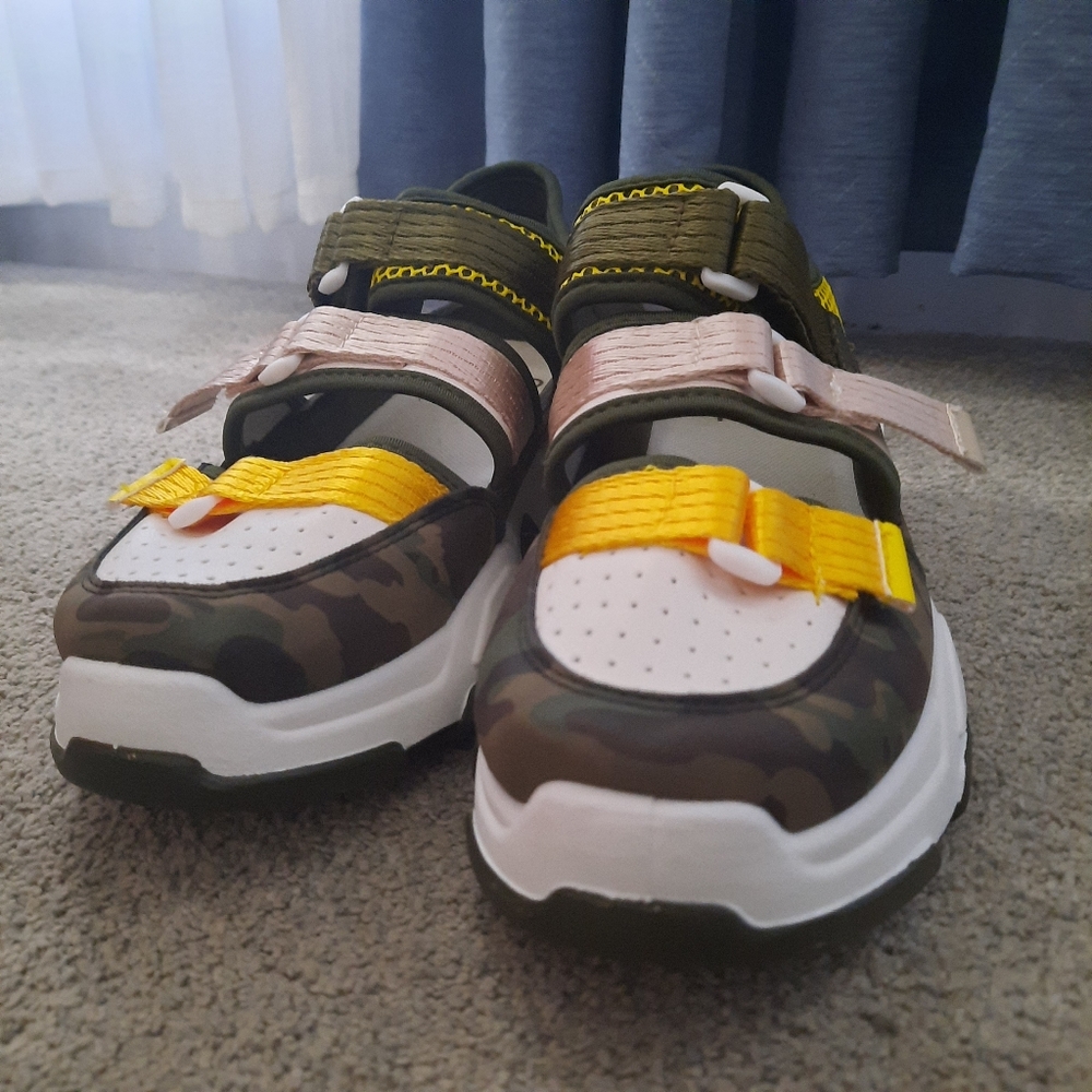 YOKI Gavins Camo Sandals Women 10 Chunky Heel Hook Loop Strap - Picture 2 of 9